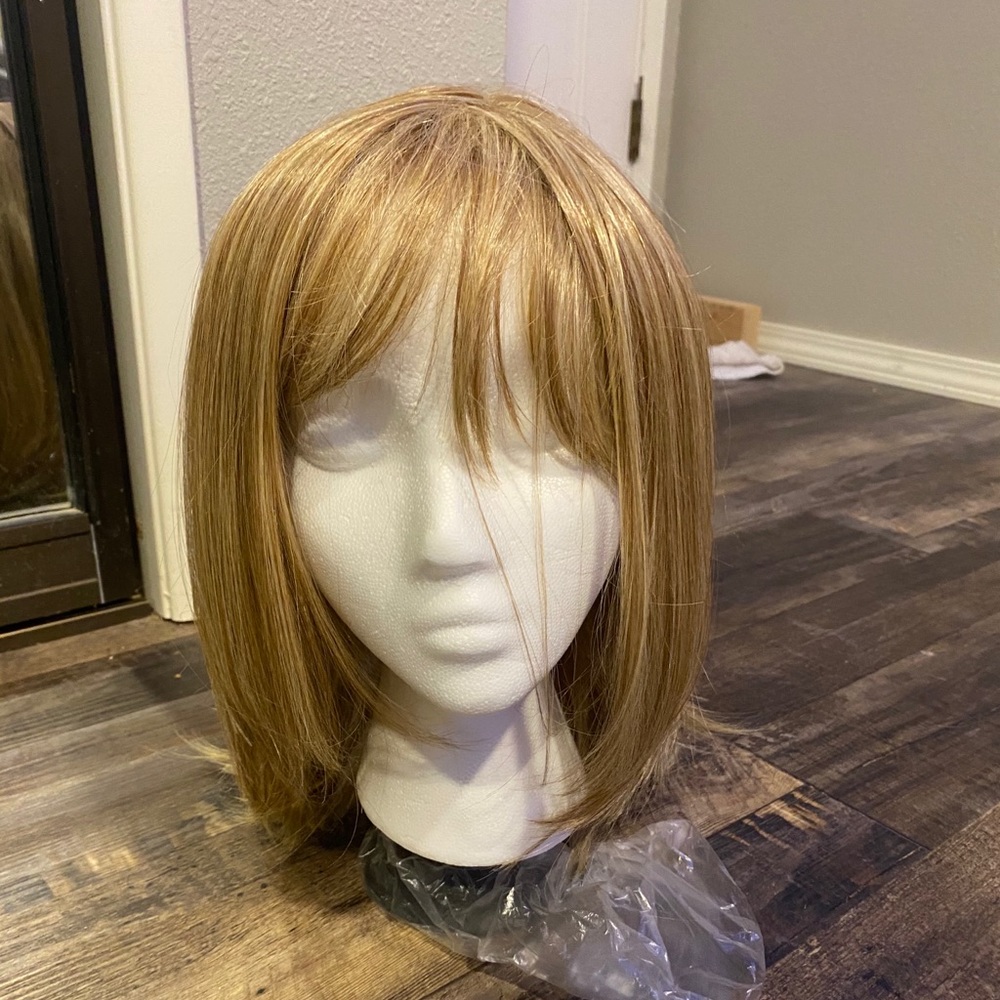 Wigs - Picture 5 of 5